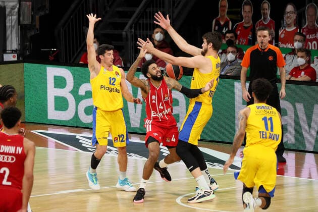 D J Seeley FCBB and Dragan Bender Tel Aviv FC Bayern Basketball vs Maccabi Playtika Tel Aviv, Basketball, EuroLeague, Matchday 26, 2020 2021, 25 02 2021, FC Bayern Basketball vs Maccabi Playtika Tel Aviv, Basketball, EuroLeague, Matchday 26, 2020 2021, 25 02 2021, Munich. Copyright: xMarcelxEngelbrechtx Eibner-Pressefotox EP_met