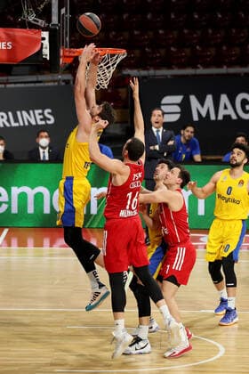 Dragan Bender Tel Aviv and Paul Zipser FCBB FC Bayern Basketball vs Maccabi Playtika Tel Aviv, Basketball, EuroLeague, 26 Matchday, 2020 2021, 25 02 2021, FC Bayern Basketball vs Maccabi Playtika Tel Aviv, Basketball, EuroLeague, 26 Matchday, 2020 2021, 25 02 2021, Munich. Copyright: xMarcelxEngelbrechtx Eibner-Pressefotox EP_met