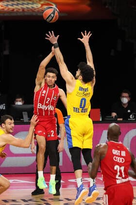Wade Baldwin FCBB and Elijah Bryant Tel Aviv FC Bayern Basketball vs Maccabi Playtika Tel Aviv, Basketball, EuroLeague, 26 Matchday, 2020 2021, 25 02 2021, FC Bayern Basketball vs Maccabi Playtika Tel Aviv, Basketball, EuroLeague, 26 Matchday, 2020 2021, 25 02 2021, Munich. Copyright: xMarcelxEngelbrechtx Eibner-Pressefotox EP_met