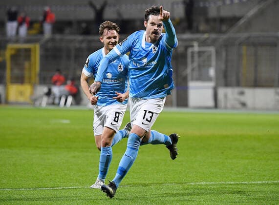 Bilder des Jahres 2021, Sport 02 Februar Sport Themen der Woche KW08 26.02.2021, xemx, Fussball 3.Liga, TSV 1860 Muenchen - Svpgg Unterhaching emspor, v.l. Dennis Erdmann (TSV 1860 Muenchen) celebrate the goal, Der Torjubel zum 1:0 (DFL DFB REGULATIONS PROHIBIT ANY USE OF PHOTOGRAPHS as IMAGE SEQUENCES and or QUASI-VIDEO) Muenchen *** 26 02 2021, xemx, Football 3 Liga, TSV 1860 Muenchen Svpgg Unterhaching emspor, v l Dennis Erdmann TSV 1860 Muenchen celebrate the goal, The goal celebration to 1 0 DFL DFB REGULATIONS PROHIBIT ANY USE OF PHOTOGRAPHS as IMAGE SEQUENCES and or QUASI VIDEO Muenchen