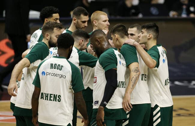 Team circle swear in before the start of the game Ritual Sport Basketball EuroLeague Men Season 2020 2021 26 01 2021 ALBA Berlin vs Panathinaikos Athens