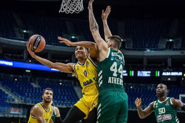Basketball Berlin 26 02 2021 Season 2020 2021 Euroleague Regular Season Alba Berlin Panathinaikos Athens Maodo Lo Alba Berlin, No 00 Kostas Mitoglou Panathinaikos, No 44