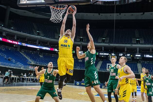 Basketball Berlin 26 02 2021 Season 2020 2021 Euroleague Regular Season Alba Berlin Panathinaikos Athens Ben Lammers Alba Berlin, No 50 Kostas Mitoglou Panathinaikos, No 44 Eleftherios Bochoridis Panathinaikos, No 07