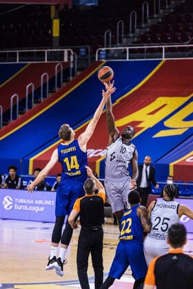 February 26, 2021, Barcelona, Barcelona, Spain: Artem Pustovyi of FC Barcelona, Barca competes with Moustapha Fall of LDLC ASVEL Villeurbanne during the Turkish Airlines EuroLeague match between Fc Barcelona and LDLC ASVEL Villeurbanne at Palau Blaugrana on February 26, 2021 in Barcelona, Spain. Barcelona Spain - ZUMAa181 20210226_zaa_a181_063 Copyright: xJavierxBorregox