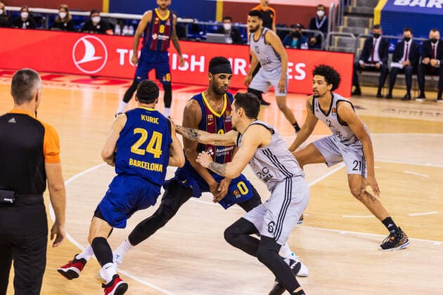 February 26, 2021, Barcelona, Barcelona, Spain: Brandon Davies of FC Barcelona, Barca fights with Paul Lacombe of LDLC ASVEL Villeurbanne during the Turkish Airlines EuroLeague match between Fc Barcelona and LDLC ASVEL Villeurbanne at Palau Blaugrana on February 26, 2021 in Barcelona, Spain. Barcelona Spain - ZUMAa181 20210226_zaa_a181_097 Copyright: xJavierxBorregox