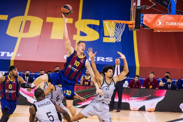 February 26, 2021, Barcelona, Barcelona, Spain: Rolands Smits of FC Barcelona, Barca shoots over Ismael Bako of LDLC ASVEL Villeurbanne during the Turkish Airlines EuroLeague match between Fc Barcelona and LDLC ASVEL Villeurbanne at Palau Blaugrana on February 26, 2021 in Barcelona, Spain. Barcelona Spain - ZUMAa181 20210226_zaa_a181_100 Copyright: xJavierxBorregox