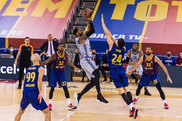February 26, 2021, Barcelona, Barcelona, Spain: David Lighty of LDLC ASVEL Villeurbanne shoots over Kyle Kuric of FC Barcelona, Barca during the Turkish Airlines EuroLeague match between Fc Barcelona and LDLC ASVEL Villeurbanne at Palau Blaugrana on February 26, 2021 in Barcelona, Spain. Barcelona Spain - ZUMAa181 20210226_zaa_a181_110 Copyright: xJavierxBorregox
