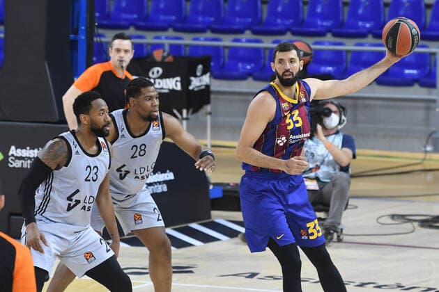 YABUSELE, GUERSCHON et LIGHTY, DAVID (ASVEL) vs MIROTIC, NIKOLA (Barcelone) BASKET BALL : FC Barcelone vs Lyon Villeurbanne - Euroligue - 26 02 2021 PacoLargo Panoramic 