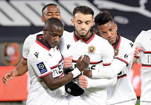 JOIE - FAIR PLAY - 11 AMINE GOUIRI (NICE) - 28 HICHAM BOUDAOUI (NICE) - 13 HASSANE KAMARA (NICE) FOOTBALL : Rennes vs Nice - Ligue 1 Uber Eats - 26 02 2021 FEP Panoramic 