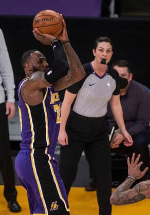 February 26, 2021, Los Angeles, California, USA: Referee Lauren Holtkamp-Sterling officiates the regular season NBA, Basketball Herren, USA game between the Los Angeles Lakers and the Portland Trailblazers on Friday February 26, 2021 at the Staples Center in Los Angeles, California. Lakers defeat Trailblazers, 102-93. PI Los Angeles USA - ZUMAp124 20210226_zaa_p124_047 Copyright: xJAVIERxROJASx