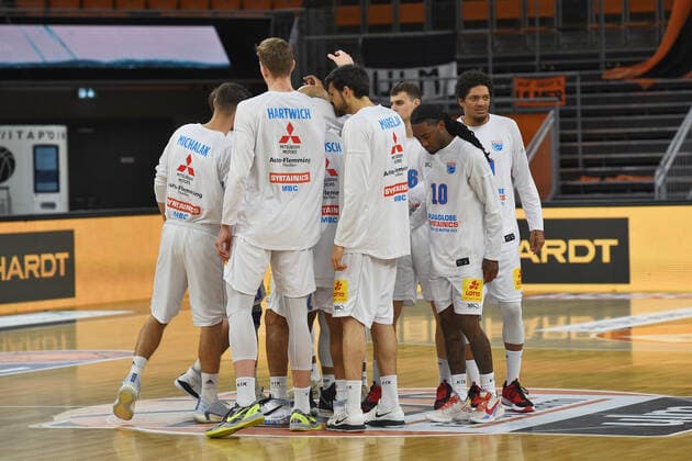 the players of MBC in circle before the game GER, Ratiopharm Ulm vs Syntainics MBC Basketball , Maenner ,esaycredit, Basketball Bundesliga , 21 Spieltag , 27 02 2021 Foto Eibner Tobias Baur GER, Ratiopharm Ulm vs Syntainics MBC Basketball Bundesliga , 21 Ligaspieltag , Saison 2020 2021, 27 02 2021 Neu Ulm Copyright: xBaur xEibner-Pressefotox EP_Toba