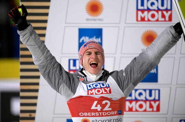 Bilder des Jahres 2021, Sport 02 Februar Sport Themen der Woche KW08 Sport Bilder des Tages 27.02.2021, Nordische SKI WM Oberstdorf 2021, Oberstdorf im Allgäu, Skispringen der Herren, Karl Geiger (GER) jubelt. *** 27 02 2021, Nordic SKI World Championships Oberstdorf 2021, Oberstdorf im Allgäu, mens ski jumping, Karl Geiger GER rejoices