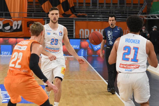 Michal Michalak Syntainics MBC 23 and Quinton Hooker Syntainics MBC 21 vs Thomas Klepeisz Ratiopharm Ulm 22 GER, Ratiopharm Ulm vs Syntainics MBC Basketball , Men ,esaycredit, Basketball Bundesliga , 21 Spieltag , 27 02 2021 Foto Eibner Tobias Baur GER, Ratiopharm Ulm vs Syntainics MBC Basketball Bundesliga , 21 Ligaspieltag , Saion 2020 2021, 27 02 2021 Neu Ulm Copyright: xBaur xEibner-Pressefotox EP_Toba