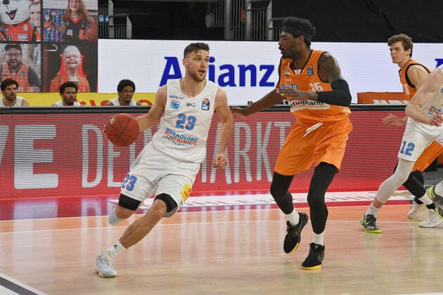 Michal Michalak Syntainics MBC 23 vs Aric Holman Ratiopharm Ulm 35 GER, Ratiopharm Ulm vs Syntainics MBC Basketball , Men ,esaycredit, Basketball Bundesliga , 21 Spieltag , 27 02 2021 Foto Eibner Tobias Baur GER, Ratiopharm Ulm vs Syntainics MBC Basketball Bundesliga , 21 Ligaspieltag , Saion 2020 2021, 27 02 2021 Neu Ulm Copyright: xBaur xEibner-Pressefotox EP_Toba