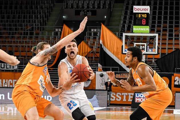 GER, BBL, ratiopharm ulm vs Syntainics MBC 27 02 2021, ratiopharm arena, Neu Ulm, GER, BBL, ratiopharm ulm vs Syntainics MBC, in the picture Michal Michalak Syntainics, 23 is fighting against Dylan Osetkowski Ulm, 21 and Troy Caupain Ulm, 23 nordphotoxGmbHx xHafner nph00200