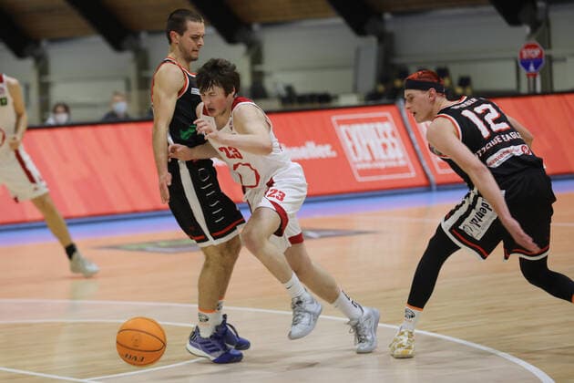 RheinStars Cologne Itzehoe Eagles Cologne Germany 27 02 2021 Center Johann Albrecht RheinStars Left Erik Nyberg Itzehoe Right Niclas Sperber Itzehoe