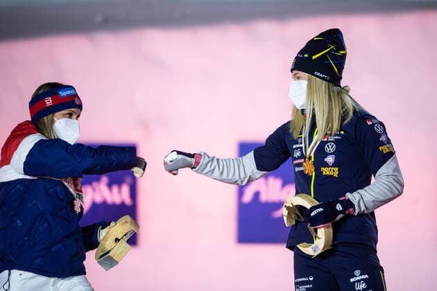210227 Silver medalist Maiken Caspersen Falla of Norway and Gold medalist Jonna Sundling of Sweden at the Medal ceremony for the women s cross country skiing sprint of the FIS Nordic Ski World Championships on February 27, 2021 in Oberstdorf Photo Johanna Lundberg BILDBYRAN kod JL JL0084 skidor cross country skiing langrenn fis nordic world ski championships vm ski vm skid vm medaljceremoni medal ceremony 3 bbeng,  Copyright: JOHANNAxLUNDBERG BB210227JL140
