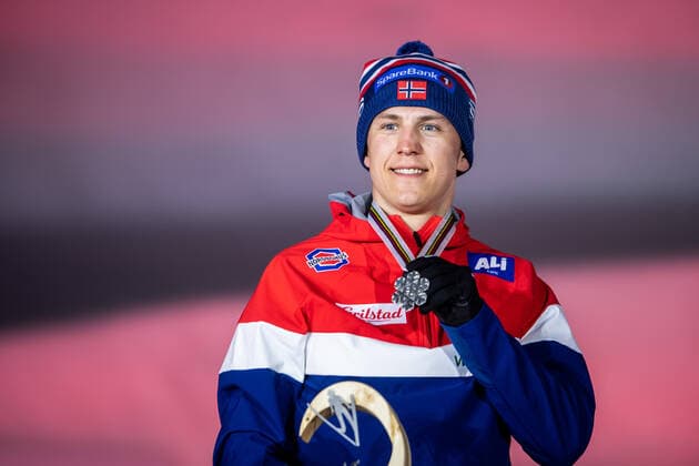 210227 Silver medalist Erik Valnes of Norway at the Medal ceremony for the men?s cross country skiing sprint of the FIS Nordic Ski World Championships on February 27, 2021 in Oberstdorf Photo Johanna Lundberg BILDBYRAN kod JL JL0084 skidor cross country skiing langrenn fis nordic world ski championships vm ski vm skid vm medaljceremoni medal ceremony 3 bbeng,  Copyright: JOHANNAxLUNDBERG BB210227JL147