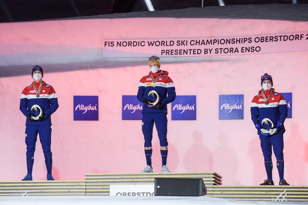210227 Silver medalist Erik Valnes of Norway, Gold medalist Johannes Hosflot Klaebo of Norway and bronze medalist Havard Solas Taugbol of Norway at the Medal ceremony for the men?s cross country skiing sprint of the FIS Nordic Ski World Championships on February 27, 2021 in Oberstdorf Photo Johanna Lundberg BILDBYRAN kod JL JL0084 skidor cross country skiing langrenn fis nordic world ski championships vm ski vm skid vm medaljceremoni medal ceremony 3 bbeng,  Copyright: JOHANNAxLUNDBERG BB210227JL150