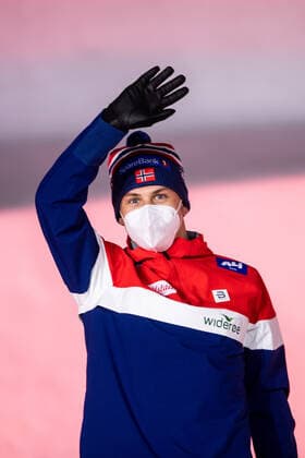 210227 Silver medalist Erik Valnes of Norway at the Medal ceremony for the men?s cross country skiing sprint of the FIS Nordic Ski World Championships on February 27, 2021 in Oberstdorf Photo Johanna Lundberg BILDBYRAN kod JL JL0084 skidor cross country skiing langrenn fis nordic world ski championships vm ski vm skid vm medaljceremoni medal ceremony 3 bbeng,  Copyright: JOHANNAxLUNDBERG BB210227JL151