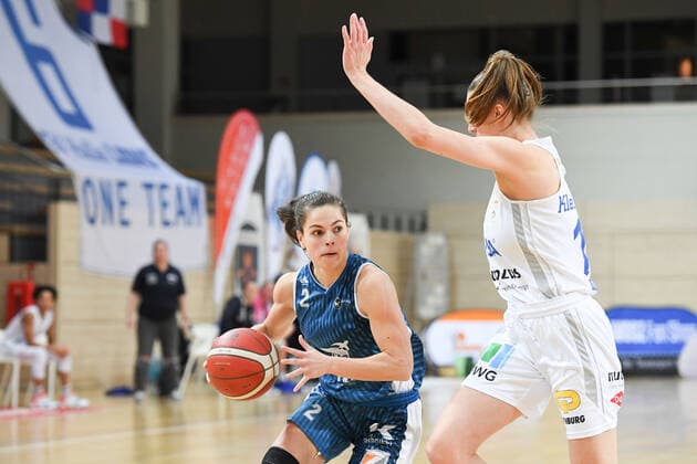 Halle, Germany 27 February 2021 1 BBL Women 2020 2021 Gisa Lions SV Halle vs USC Heidelberg v li in duel Michala Palenickova Heidelberg and Meret Kleine Beek Halle Erdgas Sportarena Sachsen Anhalt Copyright: xFotostandx xxBallaschx