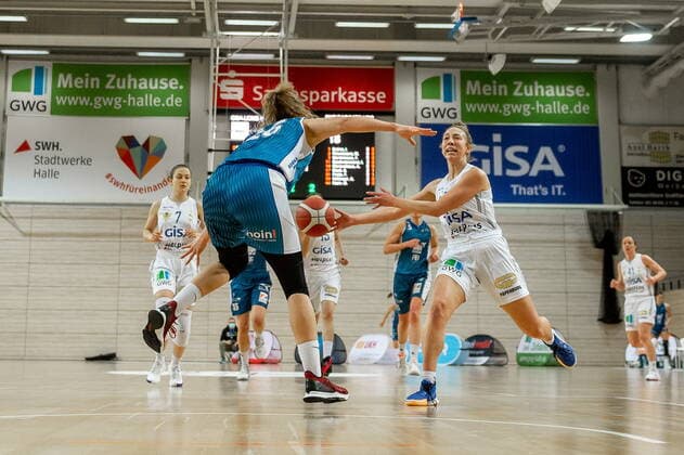 Darien Huff 02, GISA Lions SV Halle vs Olivia Nash Heidelberg GISA Lions SV Halle vs SNP BasCats USC Heidelberg Basketball 1 Bundesliga ERDGAS Sportarena Halle Saale 27 02 2021 Photo Holger John Sachsen Anhalt Germany ERDGAS Sportarena Halle Saale