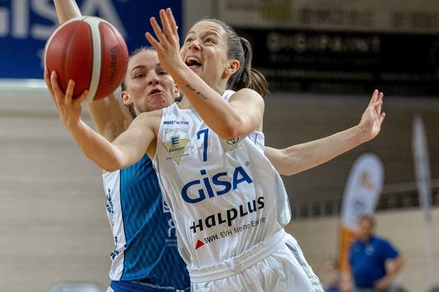 Laura Schinkel 07, GISA Lions SV Halle vs Britta Daub Heidelberg GISA Lions SV Halle vs SNP BasCats USC Heidelberg Basketball 1 Bundesliga ERDGAS Sportarena Halle Saale 27 02 2021 Photo Holger John Sachsen Anhalt Germany ERDGAS Sportarena Halle Saale