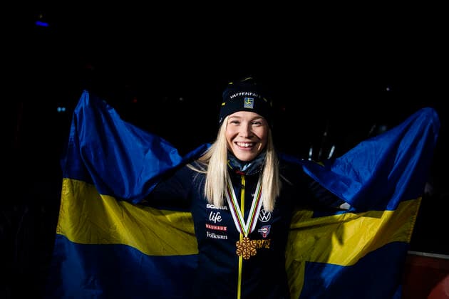 210227 Gold medalist Jonna Sundling of Sweden poses for a portrait at the Medal ceremony for the women s cross country skiing sprint of the FIS Nordic Ski World Championships on February 27, 2021 in Oberstdorf Photo Johanna Lundberg BILDBYRAN kod JL JL0084 skidor cross country skiing langrenn fis nordic world ski championships world cup world cup world cup ski world cup medal ceremony medal ceremony 3 bbeng cheers sweden gold medal gold medal,  Copyright: JOHANNAxLUNDBERG BB210227JL155