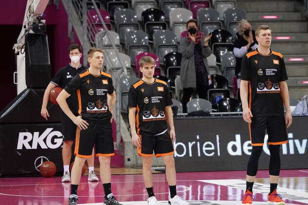 GER, Easycredit BBL, Telekom Baskets Bonn vs RASTA Vechta 27 02 2021, Telekom Dome, Bonn, GER, Easycredit BBL, Telekom Baskets Bonn vs RASTA Vechta, in picture during warm up, single action, Vechta nordphotoxGmBHx xMeuter nph00351
