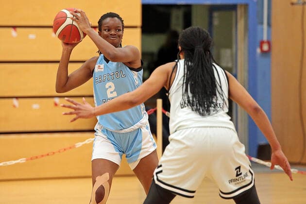 27 02 2021, xovx, Basketball Damen 2 Bundesliga Nord, Bender Baskets Gruenberg Capitol Bascats Duesseldorf v l Maryam Adepoju Olatunji Capitol Bascats Duesseldorf , Deijah Blanks Bender Baskets Gruenberg Gruenberg Sporthalle Theo Koch Schule Hessen Deutschland DE