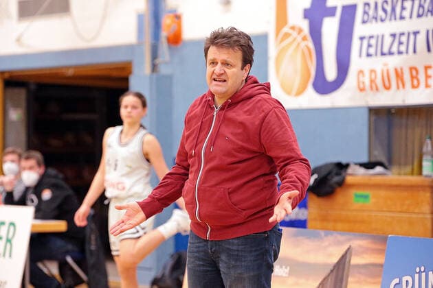 27 02 2021, xovx, Basketball Damen 2 Bundesliga Nord, Bender Baskets Gruenberg Capitol Bascats Duesseldorf coach Dejan Kostic Bender Baskets Gruenberg Gruenberg Sporthalle Theo Koch Schule Hessen Germany EN