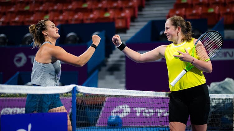 February 27, 2021, DOHA, QATAR: Aryna Sabalenka of Belarus during practice with Jelena Ostapenko ahead of the 2021 Qatar Total Open WTA, Tennis Damen 500 tournament. DOHA QATAR - ZUMAa181 20210227_zaa_a181_352 Copyright: xRobxPrangex