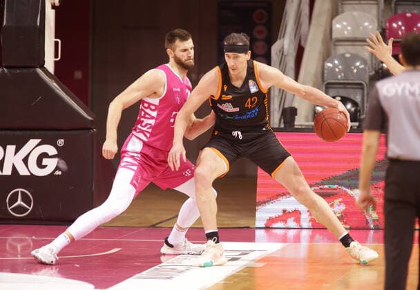 Leon Kratzer Telekom Baskets Bonn vs Dennis Clifford RASTA Vechta easyCredit BBL 1 Bundesliga , Season 2020 2021 , Matchday 21