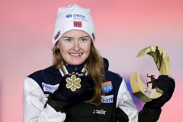 NORDIC SKIING - FIS Nordic World Ski Championships Oberstdorf 2021 OBERSTDORF,GERMANY,27.FEB.21 - NORDIC SKIING, NORDIC COMBINED - FIS Nordic World Ski Championships, ladies, award ceremony. Image shows Gyda Westvold Hansen (NOR). Keywords: medal. GEPAxpictures xChristianxWalgram