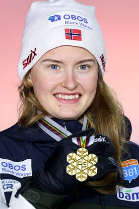 NORDIC SKIING - FIS Nordic World Ski Championships Oberstdorf 2021 OBERSTDORF,GERMANY,27.FEB.21 - NORDIC SKIING, NORDIC COMBINED - FIS Nordic World Ski Championships, ladies, award ceremony. Image shows Gyda Westvold Hansen (NOR). Keywords: medal. GEPAxpictures xChristianxWalgram