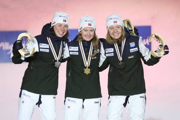 NORDIC SKIING - FIS Nordic World Ski Championships Oberstdorf 2021 OBERSTDORF,GERMANY,27.FEB.21 - NORDIC SKIING, NORDIC COMBINED - FIS Nordic World Ski Championships, ladies, award ceremony. Image shows Mari Leinan Lund, Gyda Westvold Hansen and Marte Leinan Lund (NOR). Keywords: medal. GEPAxpictures xChristianxWalgram