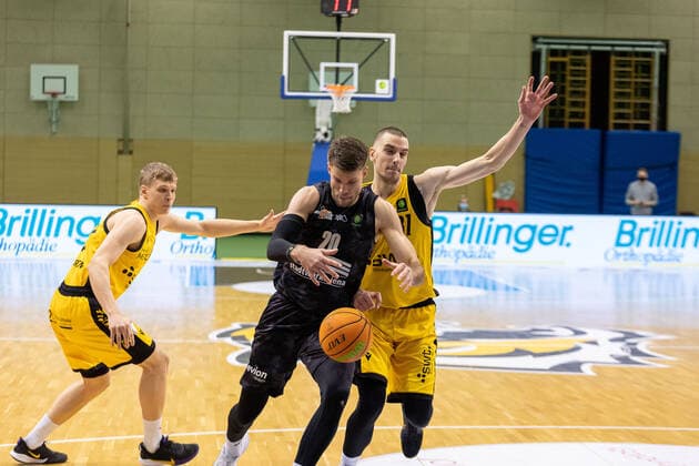 Elias Valtonen Tigers Tübingen, 31 Andrew Smith Science City Jena, 20 Daniel Keppeler Tigers Tübingen, 31 ¨¨¨Tigers Tübingen vs Science City Jena, 2 Basketball, Bundesliga, Pro A, Barmer 2 Basketball, Matchday 13, Season 2020 2021, 27 02 2021, ¨¨ Tigers Tübingen Science City Jena, Basketball, 2 Bundesliga, Barmer 2 Basketball, Matchday 13, Season 2020 2021, 27 02 2021 Rottenburg am Neckar. Copyright: xDennisxDuddek xEibnerxPressefotox EP_DDU