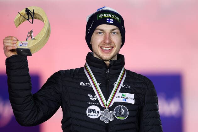 NORDIC SKIING - FIS Nordic World Ski Championships Oberstdorf 2021 OBERSTDORF,GERMANY,27.FEB.21 - NORDIC SKIING, NORDIC COMBINED - FIS Nordic World Ski Championships, men, award ceremony. Image shows the rejoicing of Ilkka Herola (FIN). Keywords: medal. GEPAxpictures xChristianxWalgram