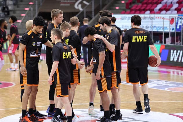 GER, Easycredit BBL, Telekom Baskets Bonn vs RASTA Vechta 27 02 2021, Telekom Dome, Bonn, GER, Easycredit BBL, Telekom Baskets Bonn vs RASTA Vechta, in picture team meeting Vechta nordphotoxGmBHx xMeuter nph00351
