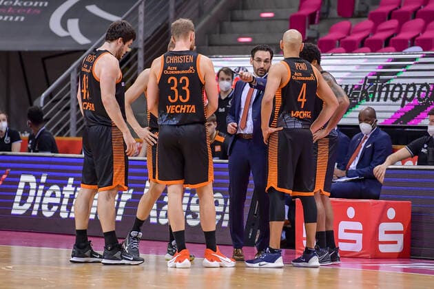 easyCredit BBL, Telekom Baskets Bonn vs RASTA Vechta, 27 02 2021 Headcoach Thomas Päch RASTA Vechta talking to his team, easyCredit BBL, Telekom Baskets Bonn vs RASTA Vechta on 27 02 2021 at Telekom Dome Bonn, Bonn Nordrhein Westfalen Copyright: xBEAUTIFULxSPORTS Mueller-Laschetx