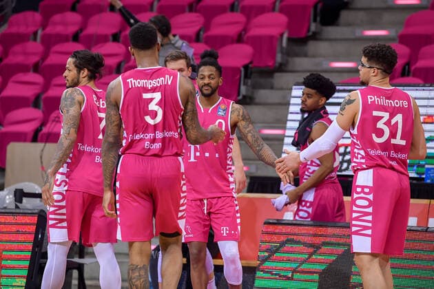 easyCredit BBL, Telekom Baskets Bonn vs RASTA Vechta, 27 02 2021 Final cheer after Bonn win 94 89 by Alex Hamilton Telekom Baskets Bonn, 0 , easyCredit BBL, Telekom Baskets Bonn vs RASTA Vechta on 27 02 2021 at Telekom Dome Bonn, Bonn Nordrhein Westfalen Copyright: xBEAUTIFULxSPORTS Mueller-Laschetx