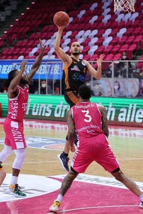 GER, Easycredit BBL, Telekom Baskets Bonn vs RASTA Vechta 27 02 2021, Telekom Dome, Bonn, GER, Easycredit BBL, Telekom Baskets Bonn vs RASTA Vechta, in picture Stefan PENO Rasta Vechta 4 , in duel against James Thompson IV Telekom Bonn 3 , nordphotoxGmBHx xMeuter nph00351