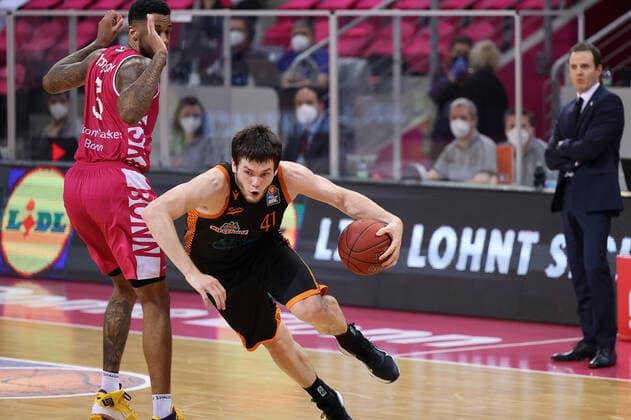 GER, Easycredit BBL, Telekom Baskets Bonn vs RASTA Vechta 27 02 2021, Telekom Dome, Bonn, GER, Easycredit BBL, Telekom Baskets Bonn vs RASTA Vechta, in picture Will VORHEES Rasta Vechta 41 , in duel against James Thompson IV Telekom Bonn 3 , nordphotoxGmBHx xMeuter nph00351