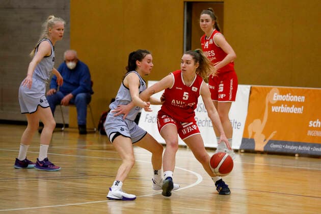 27 02 2021, 2 Toyota Womens Basketball Bundesliga North, DBBL, 2020 2021 season, women, Chemcats Chemnitz BG 89 Avides Hurricanes Anna Suckstorff, BG 89 Avides Hurricanes, Nicole Brochlitz, ChemCats Chemnitz Chemnitz Sporthalle am Schlossteich Saxony Germany