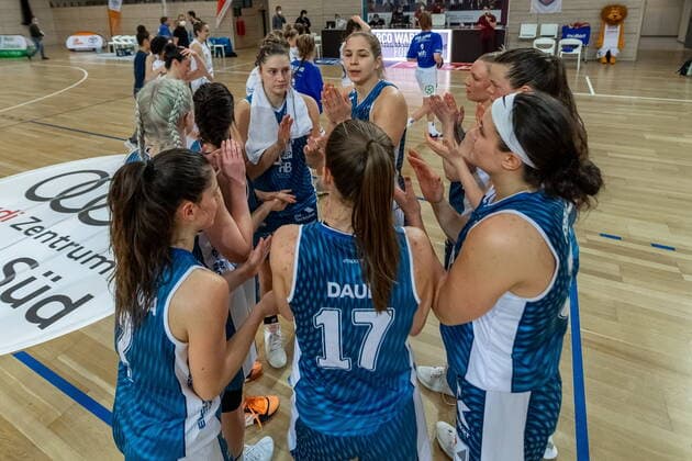 The team of SNP BasCats USC Heidelberg after the game GISA Lions SV Halle vs SNP BasCats USC Heidelberg Basketball 1 Bundesliga ERDGAS Sportarena Halle Saale 27 02 2021 Photo Holger John Sachsen Anhalt Germany ERDGAS Sportarena Halle Saale
