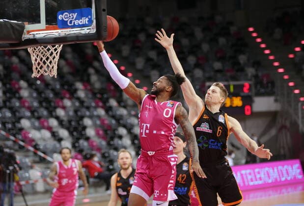Alex Hamilton Telekom Baskets Bonn vs Tim Hasbargen RASTA Vechta easyCredit BBL 1 Bundesliga , Season 2020 2021 , Matchday 21