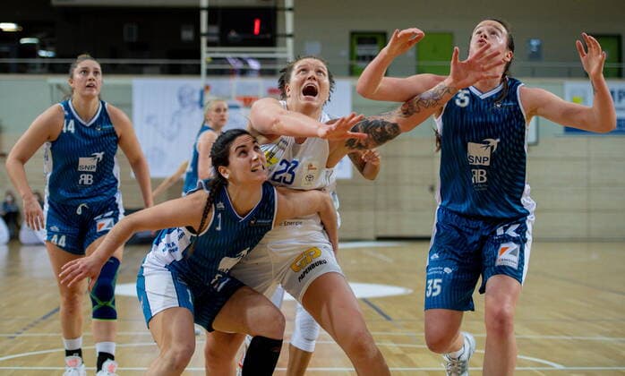 Inja Butina Heidelberg and Klaudia Grudzien 23, GISA Lions SV Halle GISA Lions SV Halle vs SNP BasCats USC Heidelberg Basketball 1 Bundesliga ERDGAS Sportarena Halle Saale 27 02 2021 Photo Holger John Sachsen Anhalt Germany ERDGAS Sportarena Halle Saale