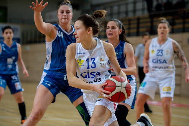Charlotte Kreuter 13, GISA Lions SV Halle vs Olivia Nash Heidelberg GISA Lions SV Halle vs SNP BasCats USC Heidelberg Basketball 1 Bundesliga ERDGAS Sportarena Halle Saale 27 02 2021 Photo Holger John Sachsen Anhalt Germany ERDGAS Sportarena Halle Saale