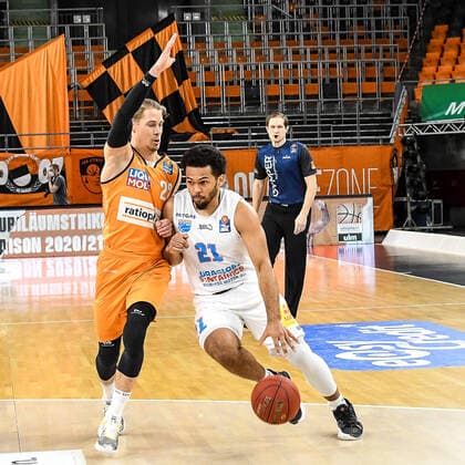 GER, BBL, ratiopharm ulm vs Syntainics MBC 27 02 2021, ratiopharm arena, Neu Ulm, GER, BBL, ratiopharm ulm vs Syntainics MBC, pictured Thomas Klepeisz Ulm, 22 , Quinton Hooker Syntainics, 21 nordphotoxGmbHx xHafner nph00200