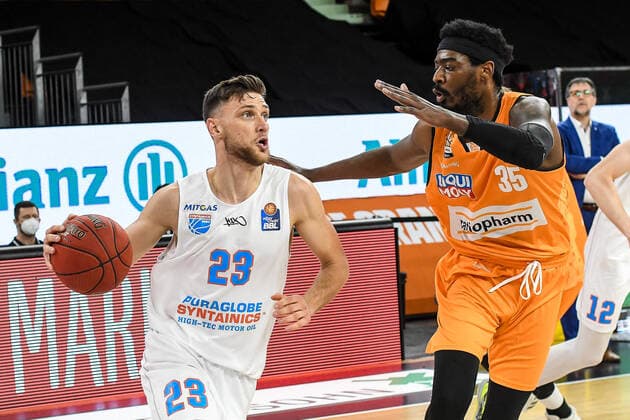 GER, BBL, ratiopharm ulm vs Syntainics MBC 27 02 2021, ratiopharm arena, Neu Ulm, GER, BBL, ratiopharm ulm vs Syntainics MBC, in picture Michal Michalak Syntainics, 23 , Aric Holman Ulm, 35 nordphotoxGmbHx xHafner nph00200